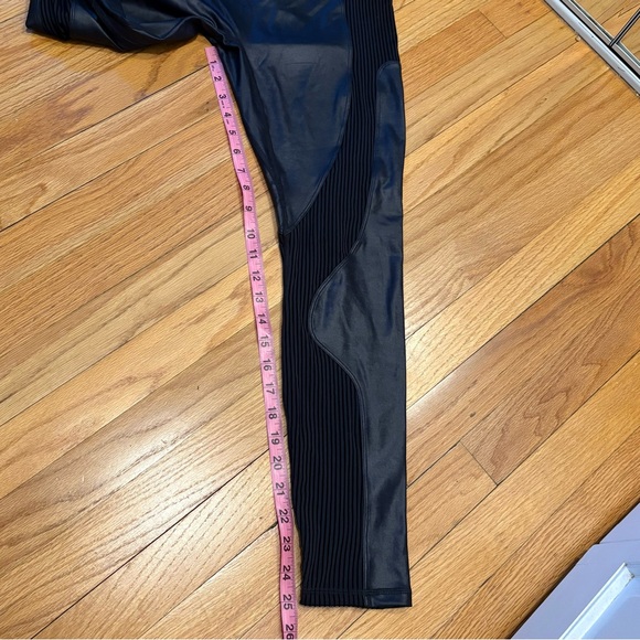 ✨FABLETICS✨ NWT Khloe Black Shine Motion365+ Contour High Waist Leggings Medium - Picture 12 of 15